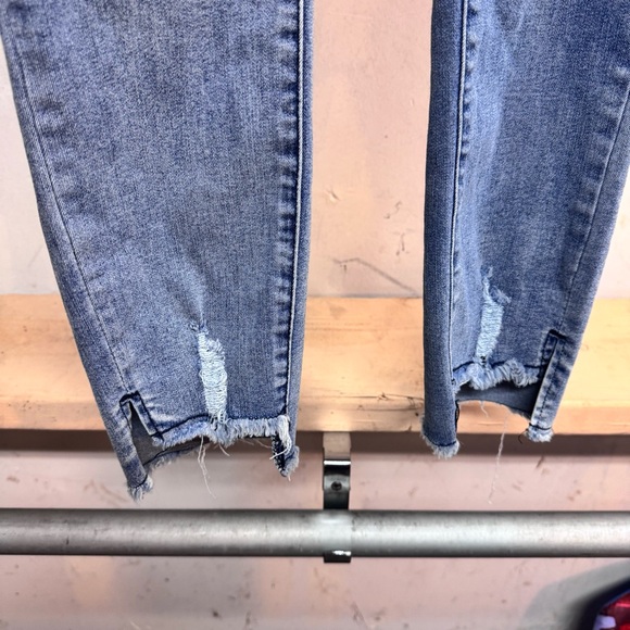 Judy blue relaxed fit blue jeans size 5/27 in good condition raw hems - Picture 2 of 6